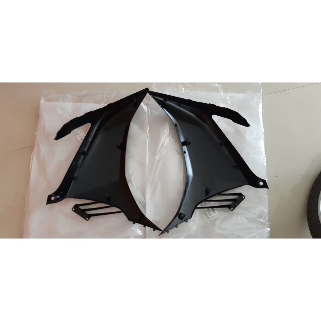 Cánh yếm ngoài zin Exciter 2011 - 2014 đen