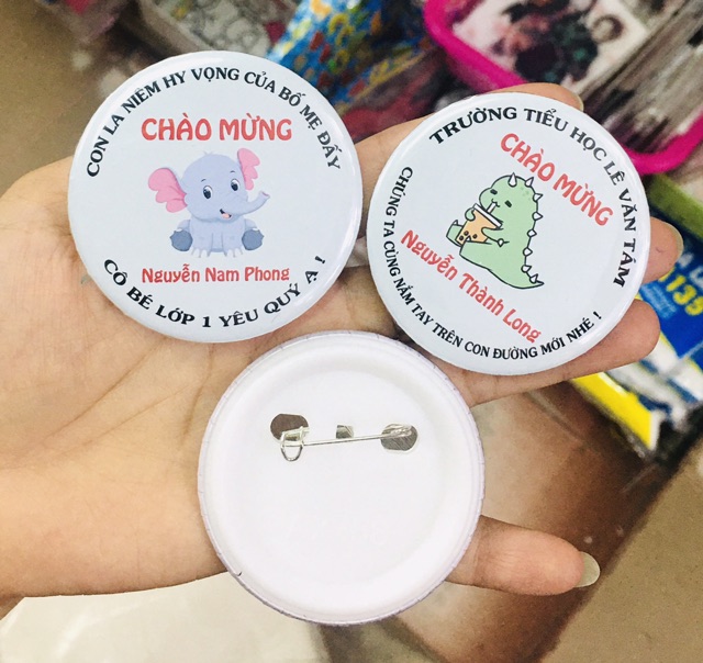 1-20 Huy hiệu in tên theo yêu cầu 5,8cm , bảng tên làm theo yêu cầu