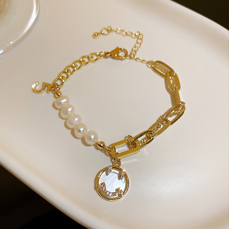 Vòng tay titan nữ mặt cười mix hạt trai méo số 5 phong cách vintage không đen gỉ June accessories