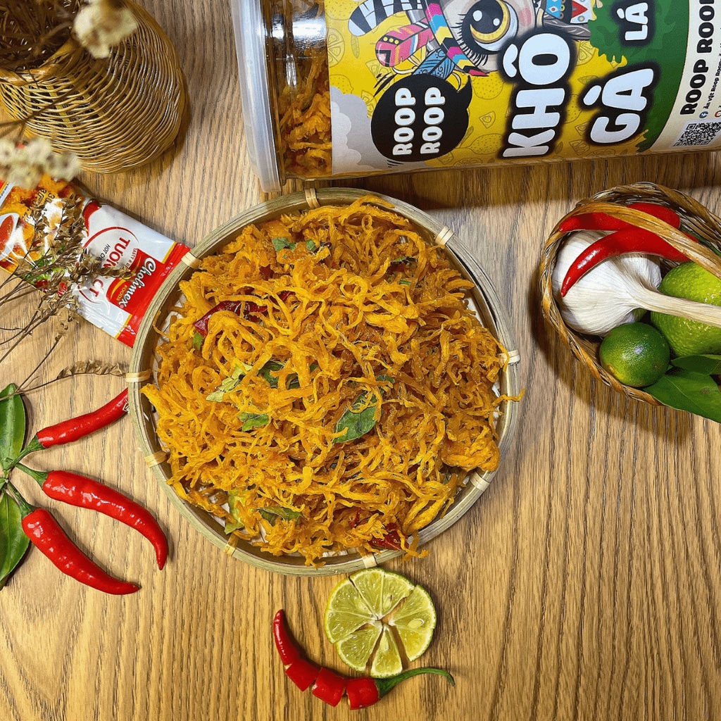 Khô gà lá chanh xé cay 200g RoopRoop ăn vặt Sài Gòn vừa ngon vừa rẻ | BigBuy360 - bigbuy360.vn