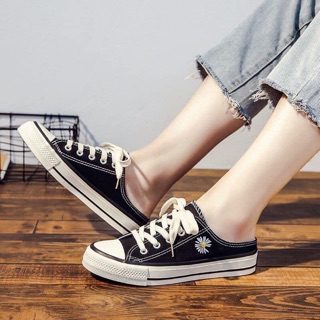 Giày hoa cúc thiếu cánh