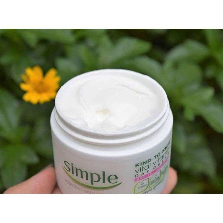 [Day Cream] Kem dưỡng ban ngày Simple Kind To Skin Vital Vitamin Day Cream