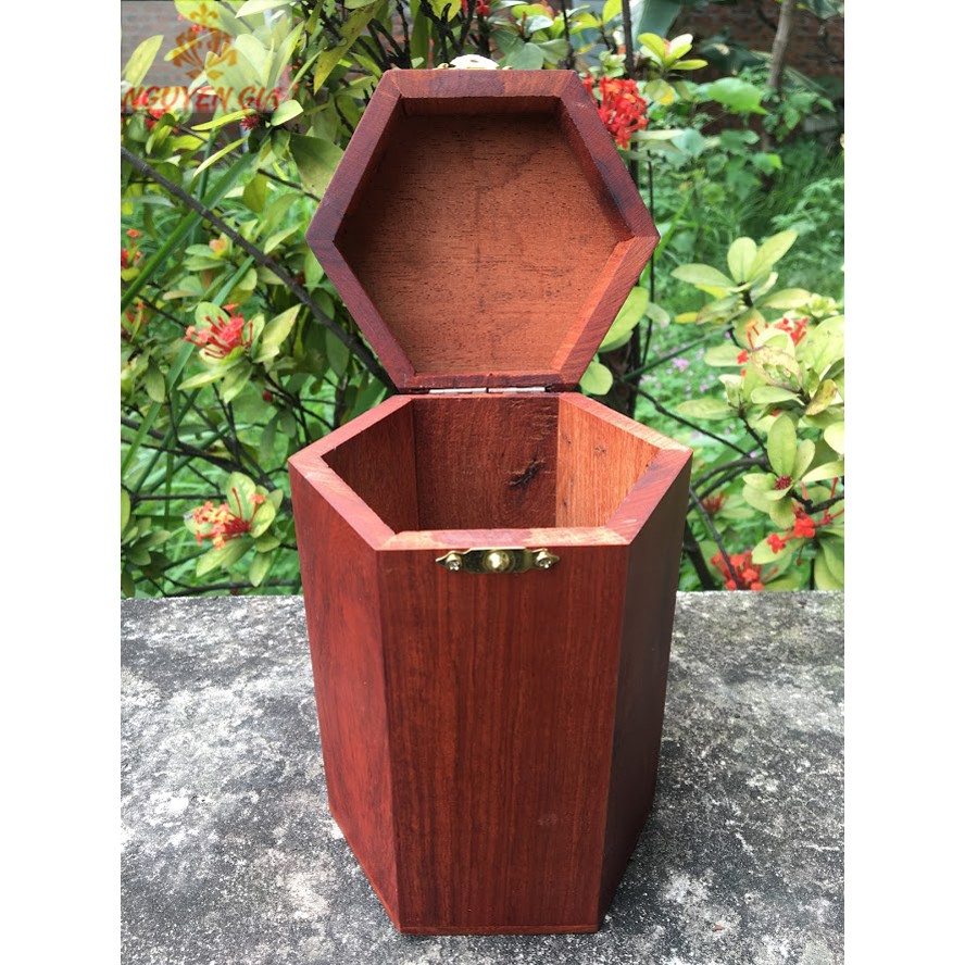 Hộp đựng trà mẫu đôi chim bên vườn hồng gỗ Hương