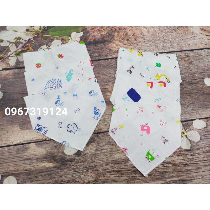 Khăn yếm xô cúc bấm cho bé