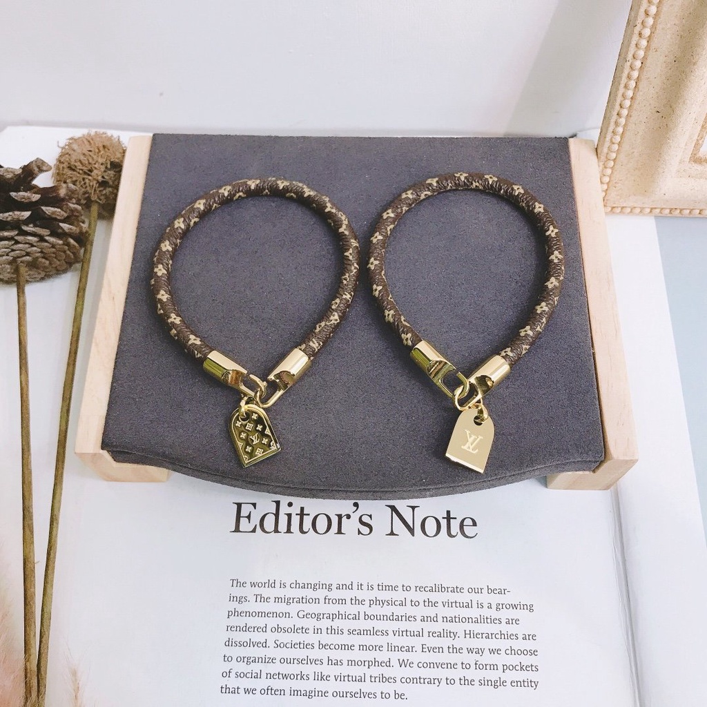 Vòng Tay Louis Vuitton Bằng Thép Titan Họa Tiết Chữ LV Sang Trọng Thời Trang