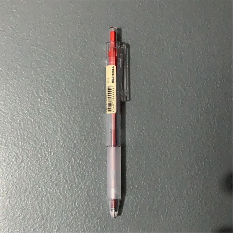 Bút bi kích thước ngòi 0.5mm mang phong cách Nhật Bản 100%