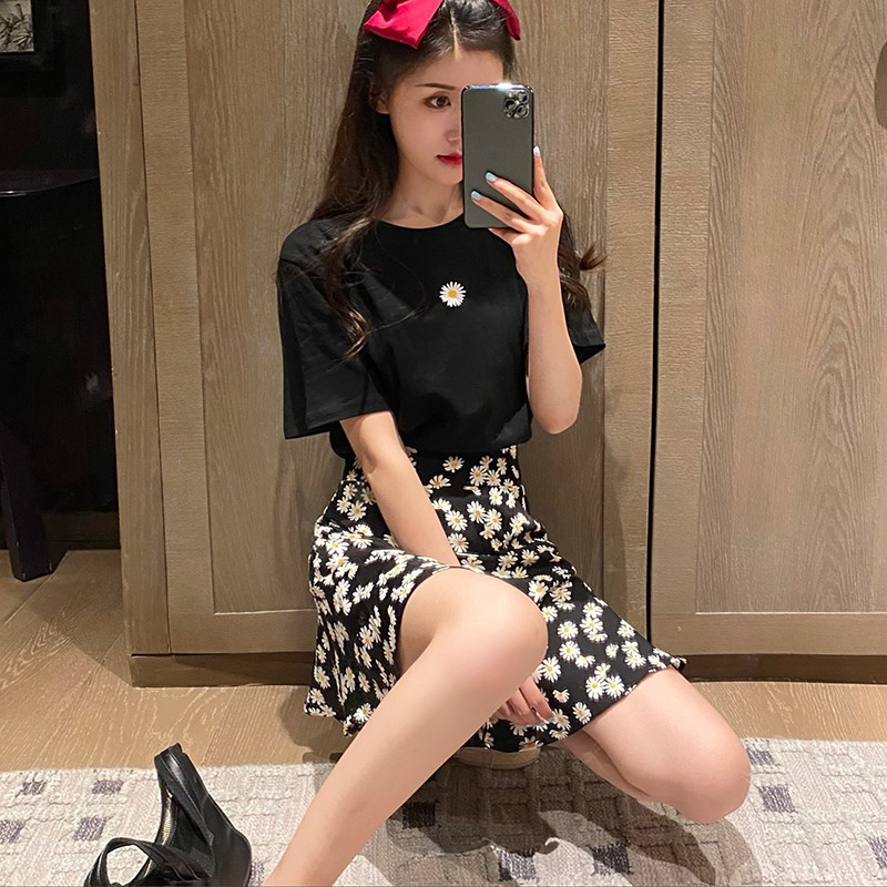 [Baywellfashion]Set Áo Thun Tay Ngắn In Hình Hoa Cúc + Chân Váy Ngắn Thời Trang Cho Nữ | BigBuy360 - bigbuy360.vn