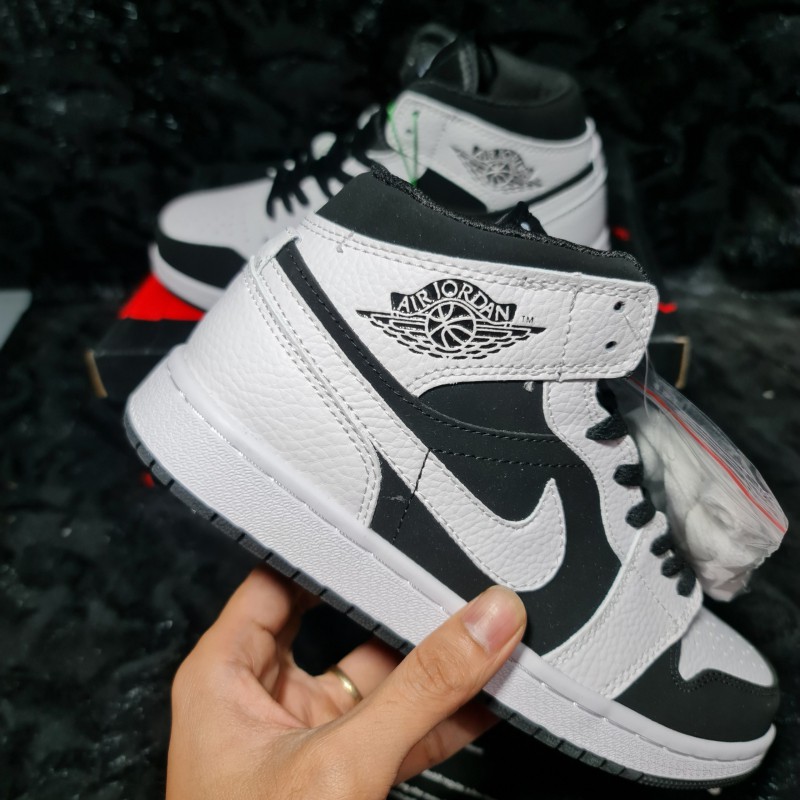 [Ảnh Thật + Video] Giày Jordan 1 Mid Black White || Giày sneakers Jordan 1 Cổ Trung Đen Trắng | BigBuy360 - bigbuy360.vn