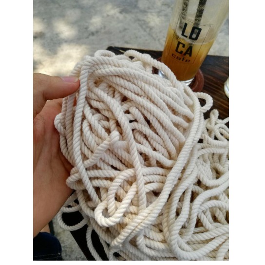 Dây macrame 4mm màu ngà 1kg.