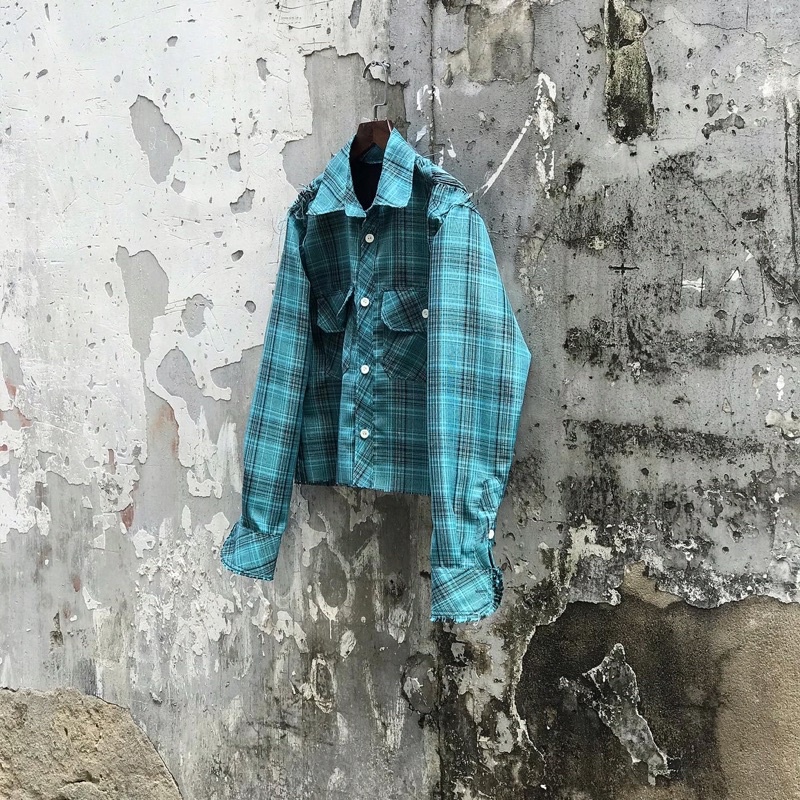 ÁO SƠMI “TVD SỌC RÁCH VAI TUA RUA VẢI”