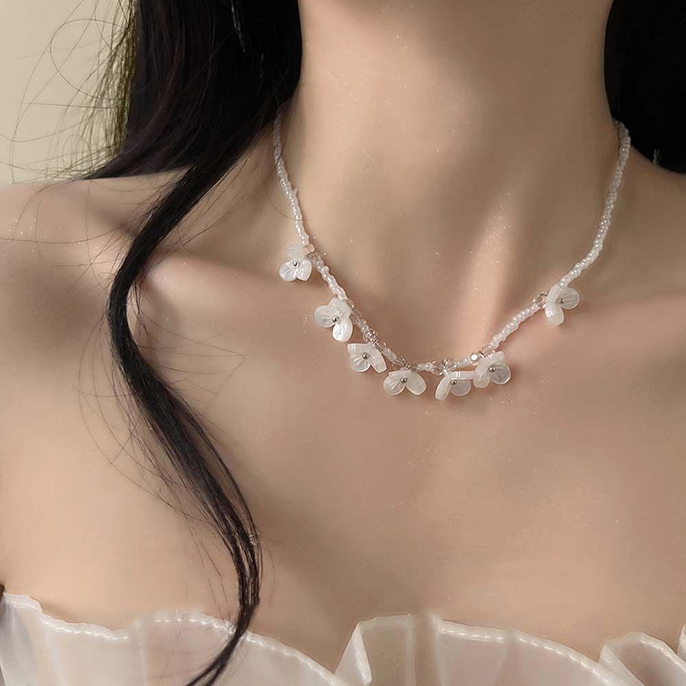 Vòng cổ Hạt Ngọc Trai Mặt Hoa Nhỏ Đơn Giản Phong Cách Bohemian Hàn Quốc Cho Bạn Gái