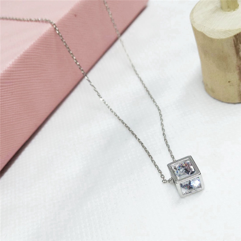 [Mã FASHIONCB232 hoàn tối đa 15K xu đơn 50K] Vòng cổ mặt hình khối trong suốt đính đá Zircon thời trang cho nữ | BigBuy360 - bigbuy360.vn