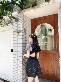 Váy chấm bi khoét lưng