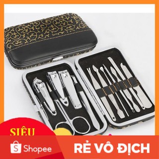 Bộ dụng cụ chăm sóc móng gồm 12 chi tiết.
