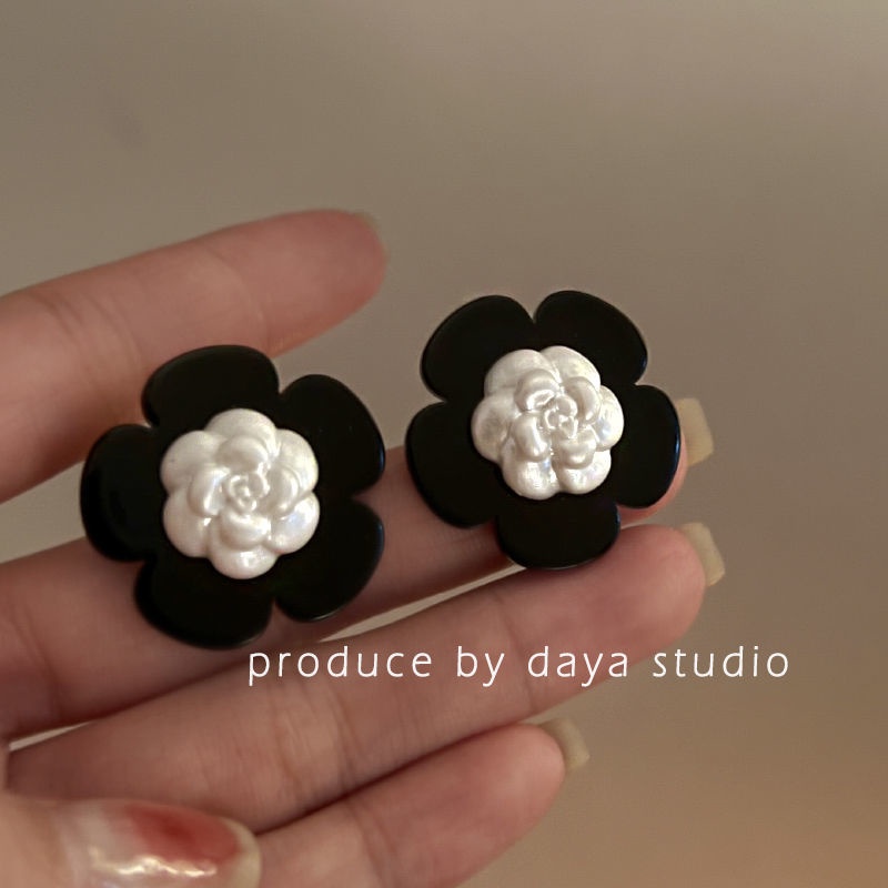 Khuyên Tai Acrylic Cao Cấp Màu Sắc Tương Phản Phong Cách Vintage Pháp