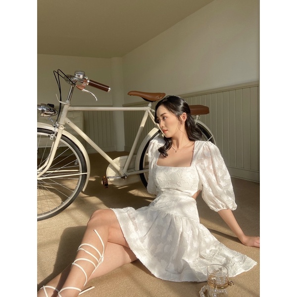 Đầm xoè cổ vuông kiểu lưng Morri dress