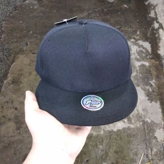Nón hiphop - snapback đen trơn