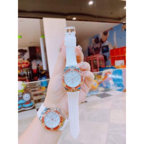 Đồng hồ guess nữ dây silicon bền đẹp, thiết kế sang trọng, trẻ trung, chống nước bảo hành 12 tháng