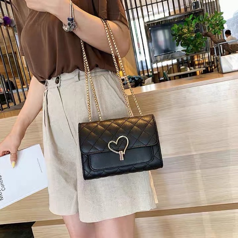 Túi Xách Nữ Túi Đeo Chéo Chần Trám Khoá Tim Xích Tròn Sang Chảnh