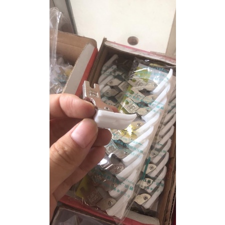 chân vịt mù chạy lé nhựa máy may công nghiệp-phụ liệu may mặc