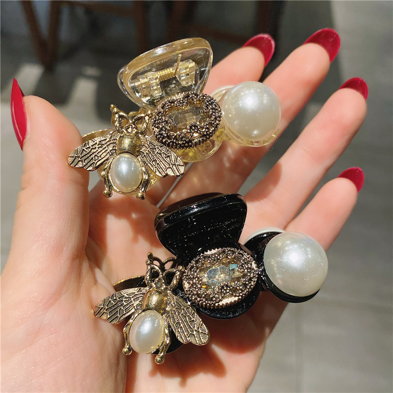 Kẹp tóc hình con ong đính ngọc trai giả phong cách Vintage