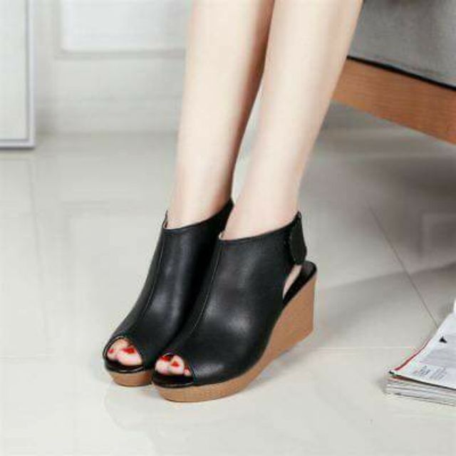 Giày vừa nhẹ vừa êm