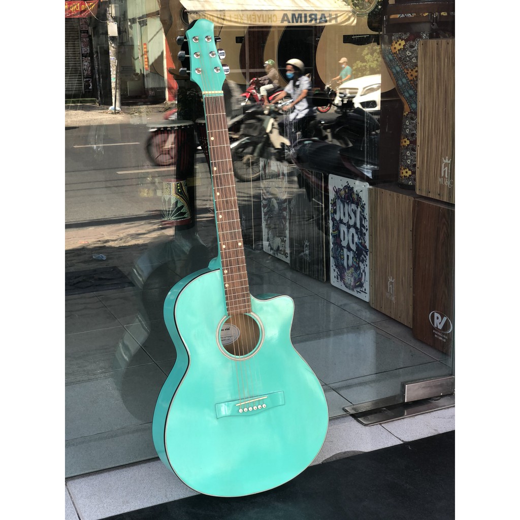 Đàn guitar acoustic giá rẻ màu xanh lá tặng kèm bao và phím gãy