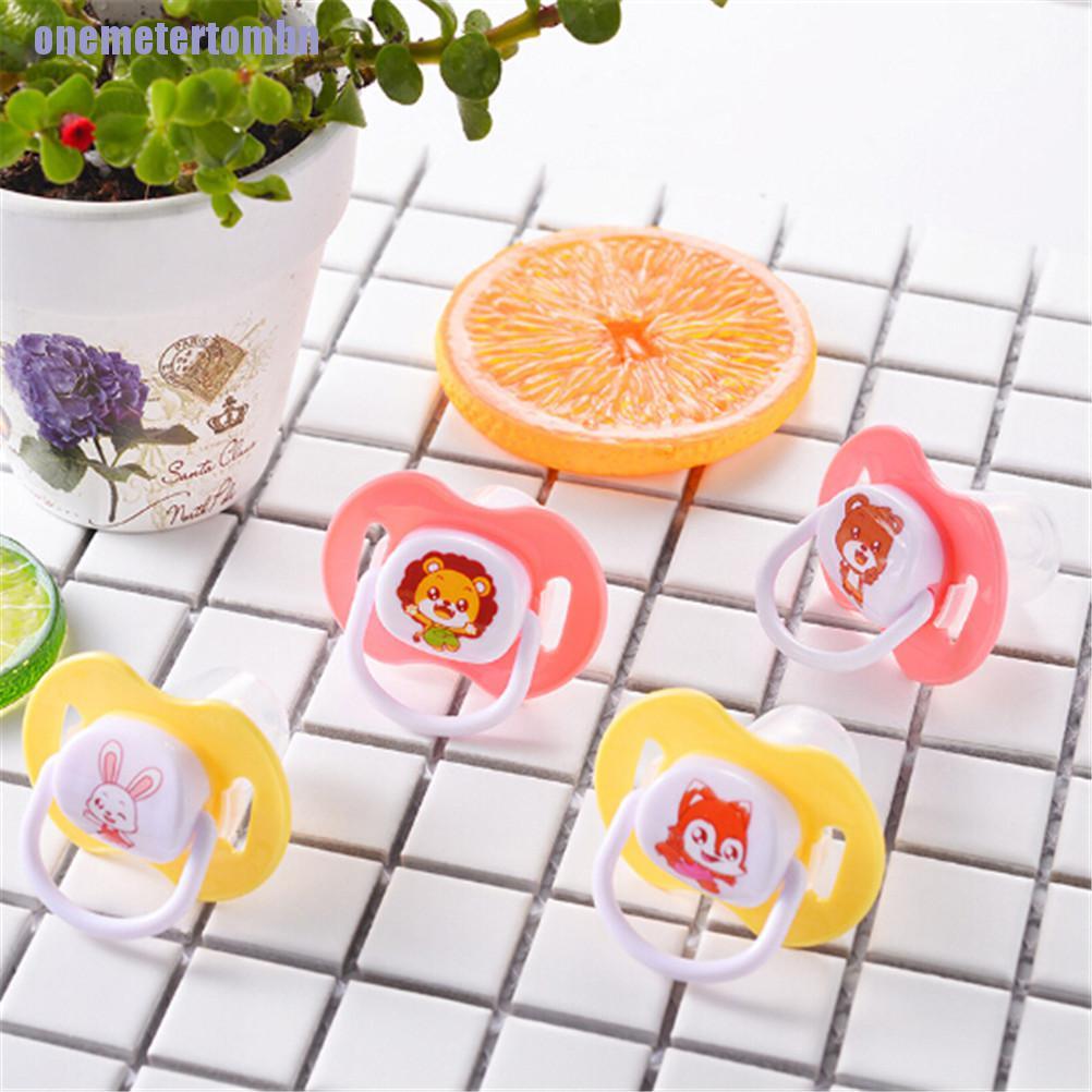 Núm vú giả hình tròn họa tiết bướm xinh xắn chuyên dụng cho bé sơ sinh