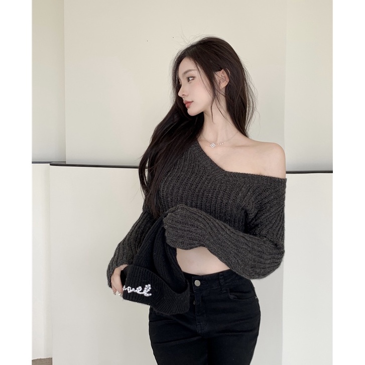 Áo croptop QADCOL tay dài cổ chữ V thiết kế ôm sát tôn dáng thời trang thanh lịch