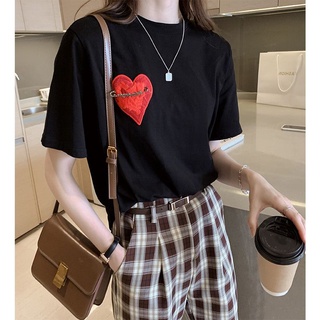 Áo thun basic tim đỏ ❤️ cài kim băng