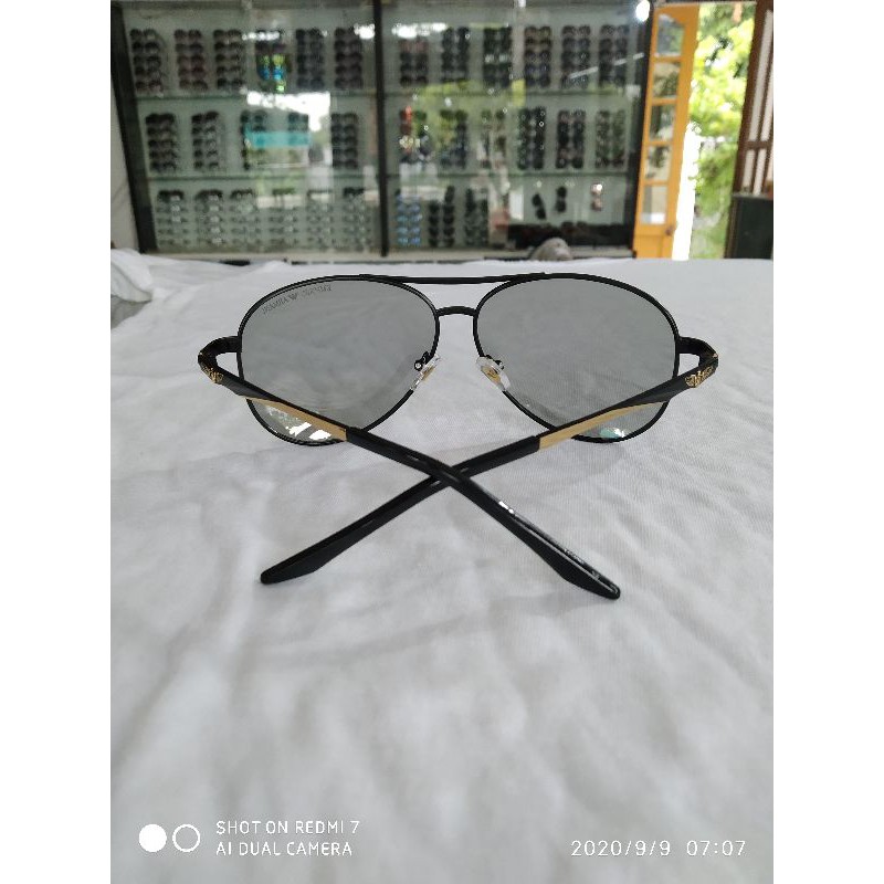 kính đổi màu polarized EMPORIO ARMANI của Italy