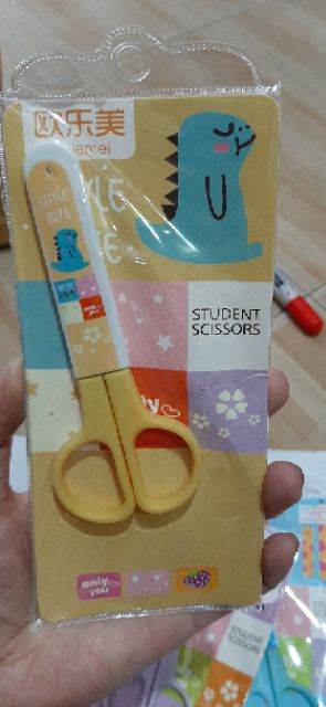 Kéo học sinh có nắp đậy