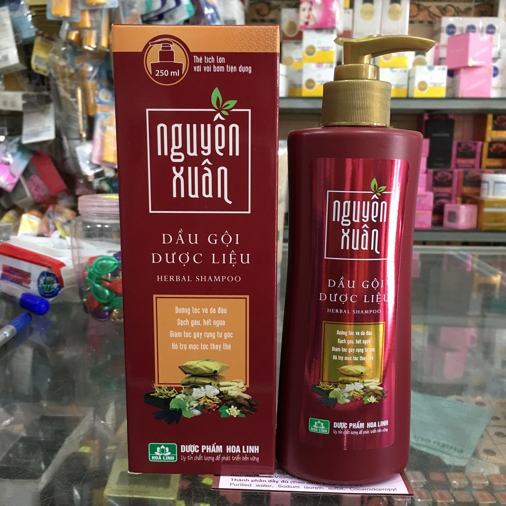 Dầu gội Dược liệu Nguyên Xuân nâu chai vòi 250ml (Dành cho tóc thường)