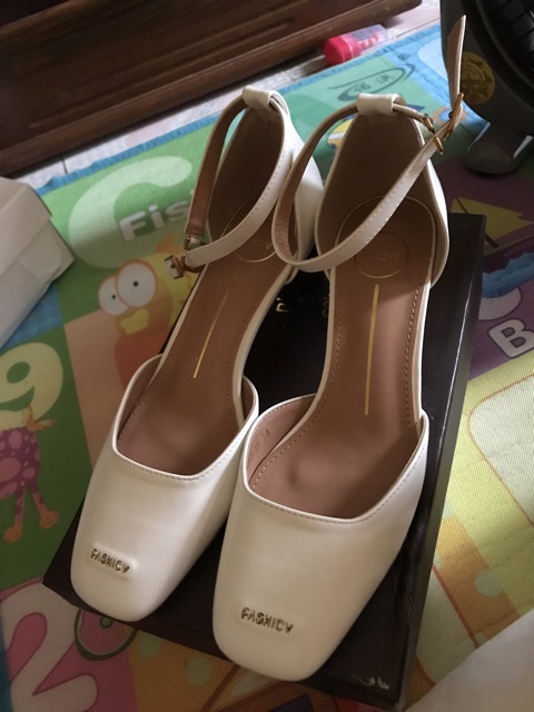 Giày hiệu thang lý hàn quốc full bõ size 38