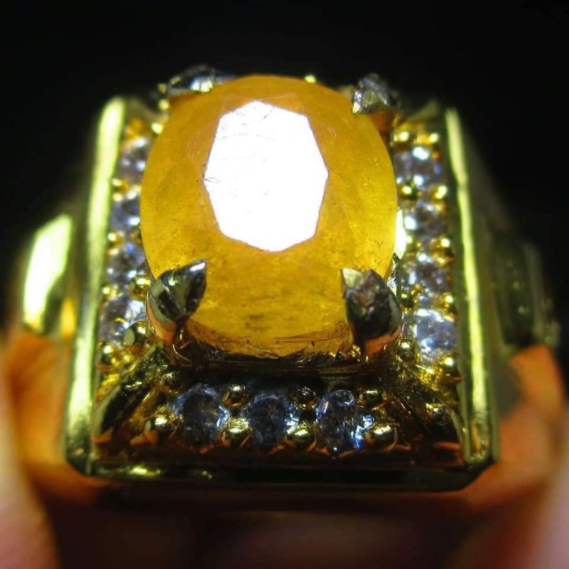 Đá Sapphire Tự Nhiên Màu Vàng Chất Lượng Cao