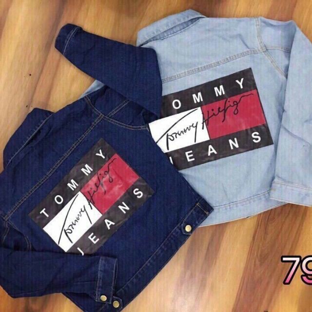 Áo khoác jean phối chữ sau lưng