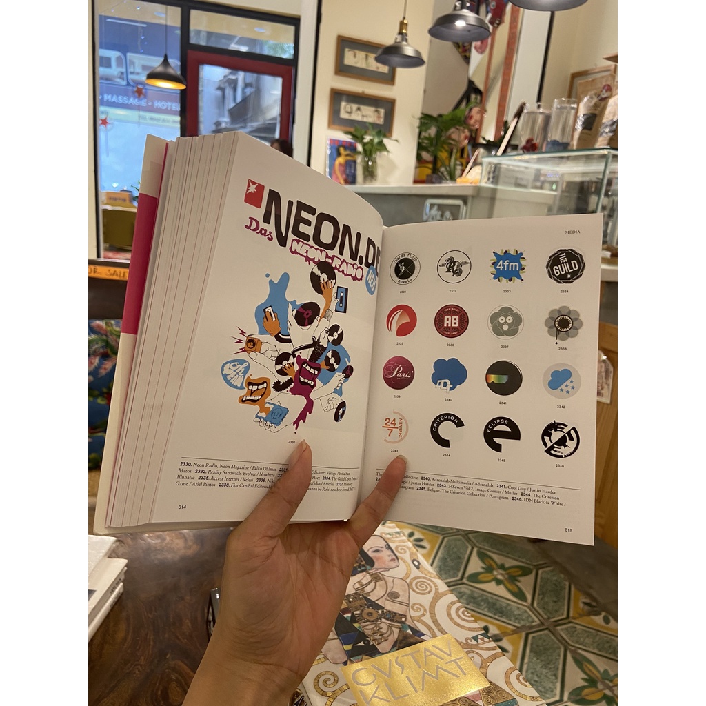 Sách - Logo Design by Taschen