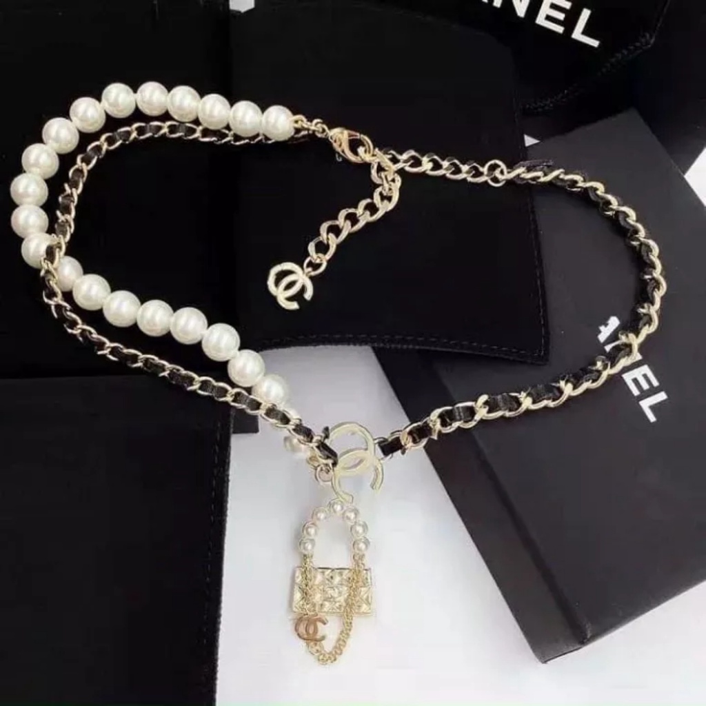 Vòng cổ titan dây chuyền thương hiệu CC ngọc trai nhân tạo mặt ổ khóa sang chảnh VCH13