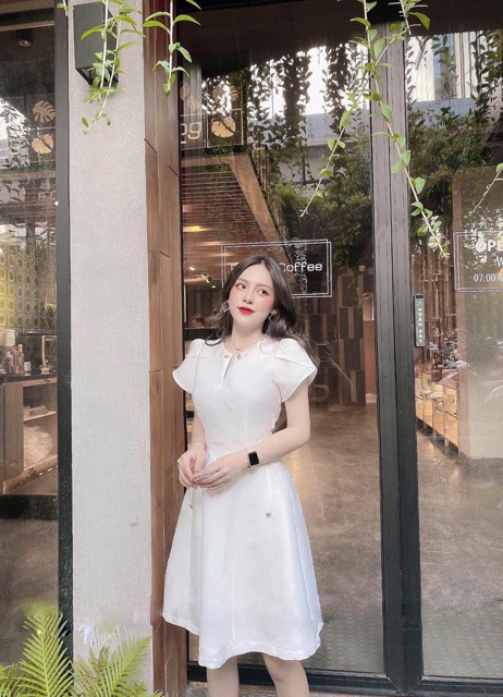 Đầm dáng xoè tay bồng phối nút sang trọng | BigBuy360 - bigbuy360.vn
