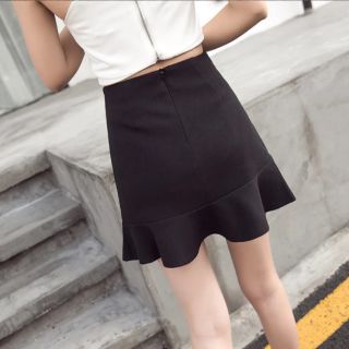 Chân váy đuôi cá dáng ngắn