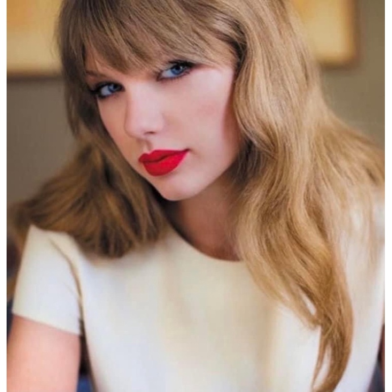 Son TOM.FORD Lost Cherry  LC 01 đỏ tươi nền hồng full size bản 3gr