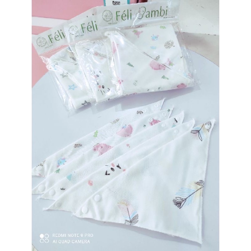 Yếm Tam Giác Cotton Cúc Bấm Feli Bambi