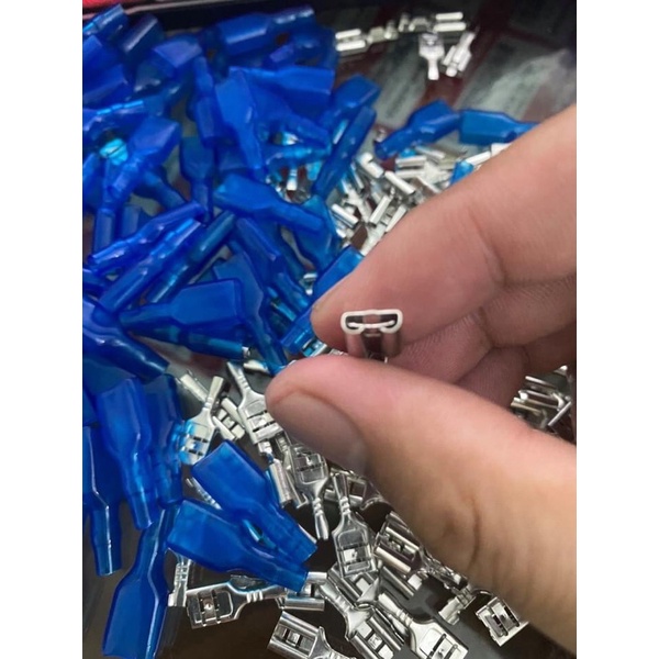 Giắc cắm còi xe