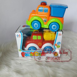 Xe ô tô chạy pin cho bé