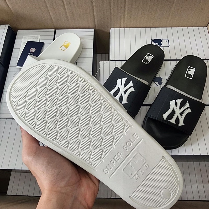 DÉP MLB NEW MOUND NEW YORK