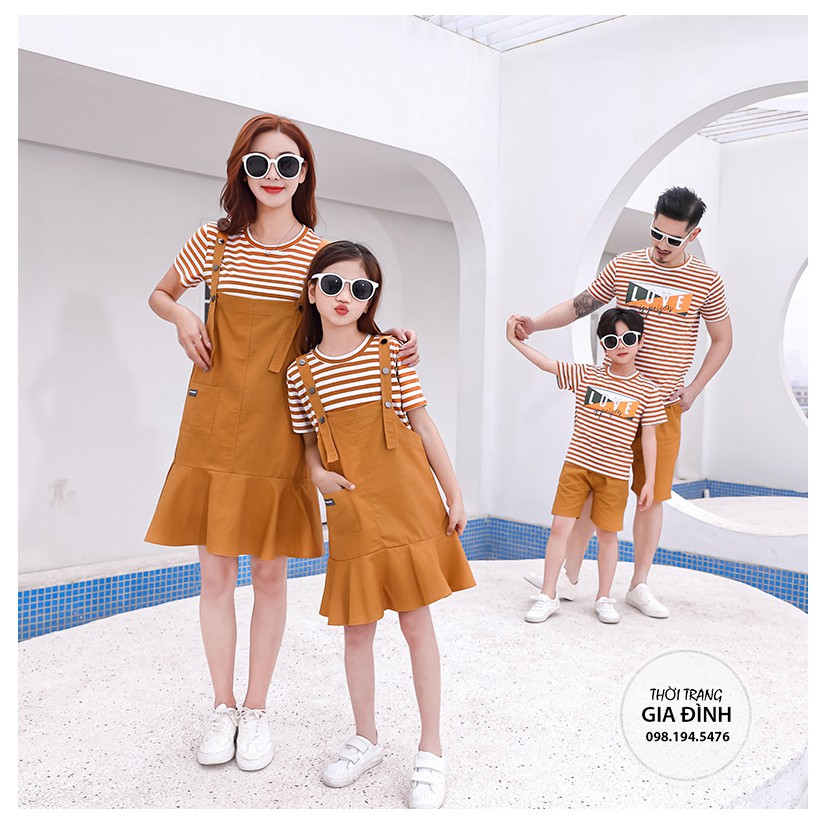 Set đồ gia đình váy yếm nâu áo kẻ LOVE