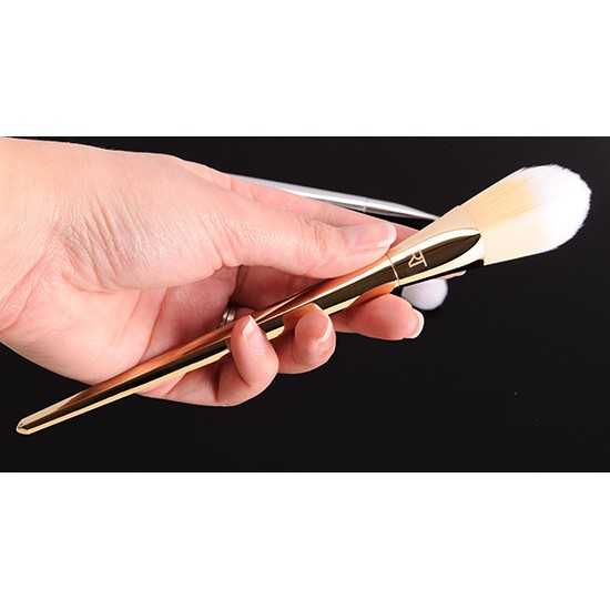 Cọ đánh nền hoàn hảo Real Techniques Bold Metals Collection 101 - Triangle Foundation | BigBuy360 - bigbuy360.vn