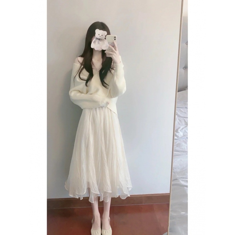 Bộ Áo Dệt Kim Thu Đông Phong Cách Mới 2022 + Chân Váy Lửng Dài Nhẹ Nhàng Hợp Thời Trang