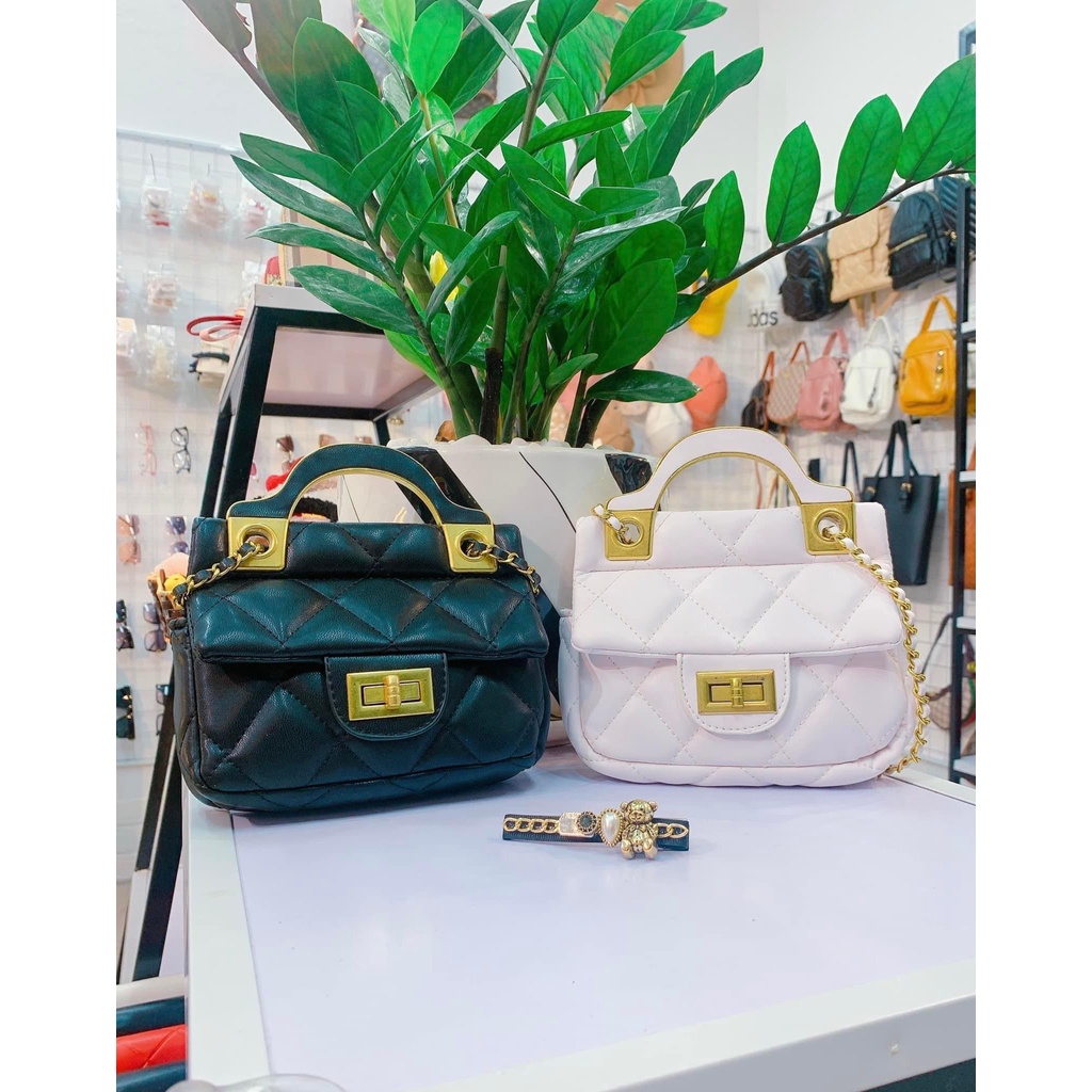 Túi Chanel kiềng Bản da mềm Hai màu : đen - trắng Sz 18x3x15 cm
