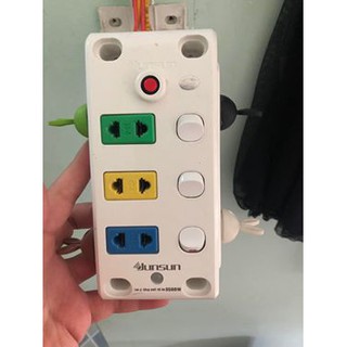mặt gắn nổi 3 ổ cắm 2 chấu 3 công tắc